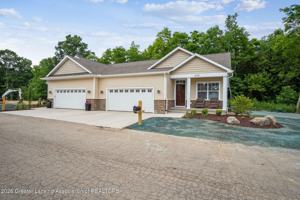 featured image of 6195 Hilltop Ct
