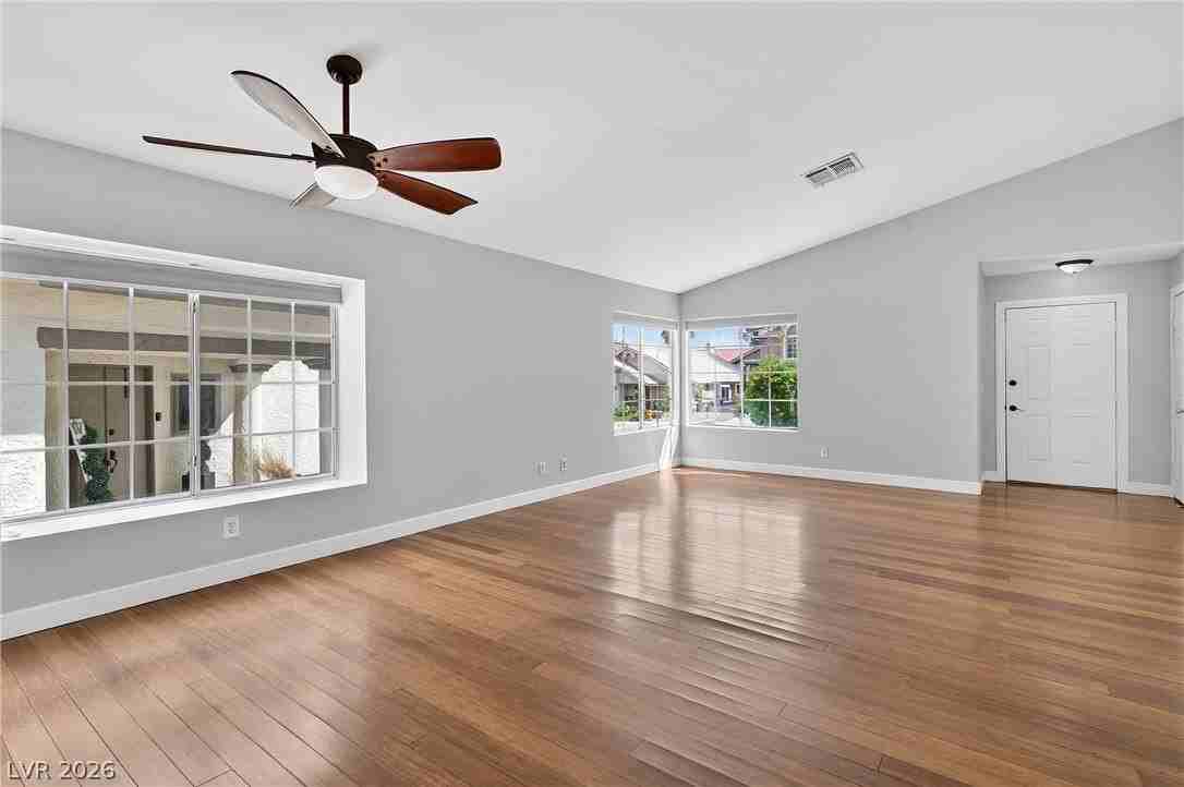 405 Crater Ct - Photo 4 of 33