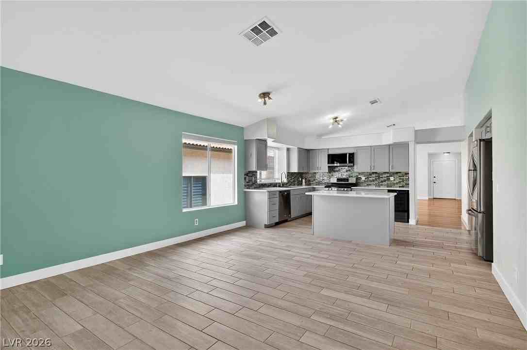 405 Crater Ct - Photo 7 of 33