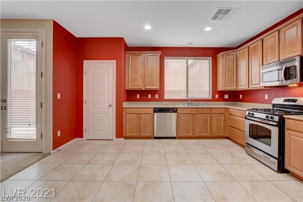 10429 Scotch Elm Ave - Photo 2 of 34