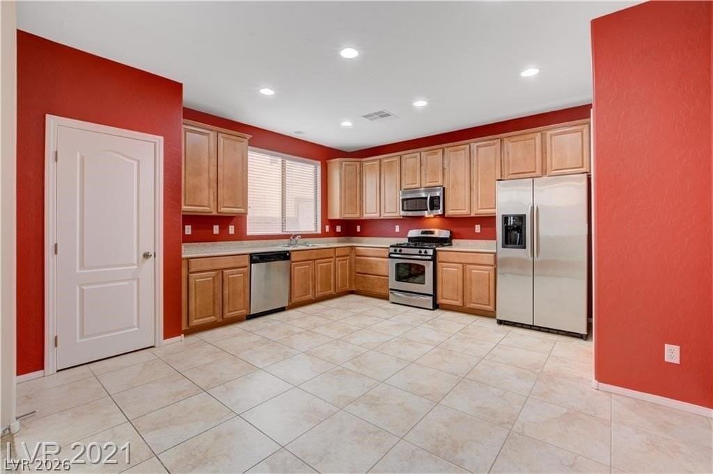 10429 Scotch Elm Ave - Photo 3 of 34