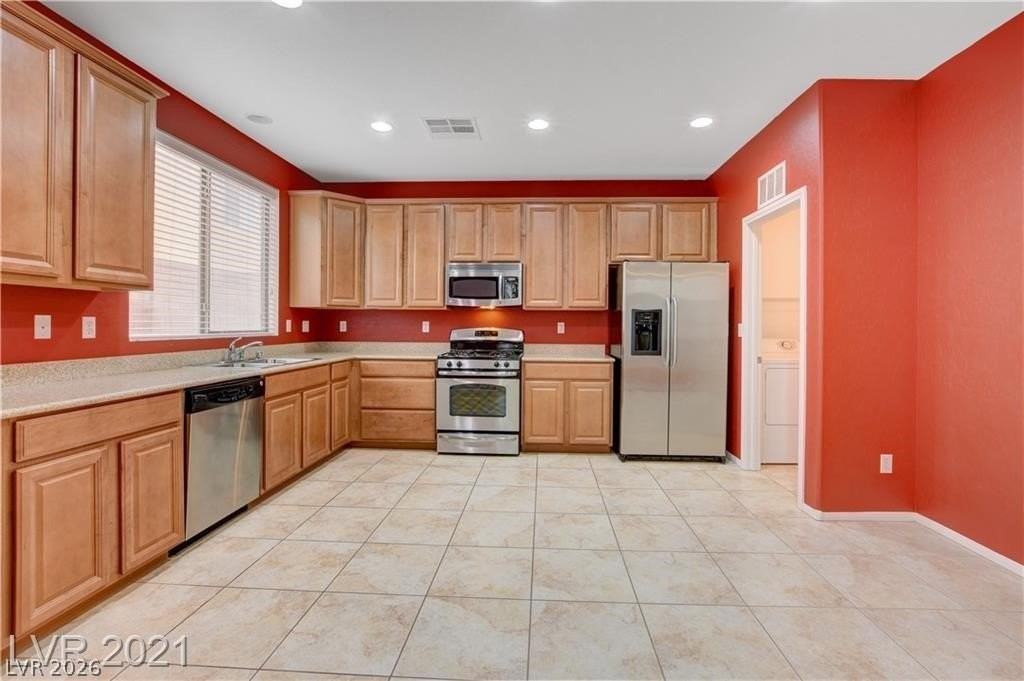 10429 Scotch Elm Ave - Photo 4 of 34