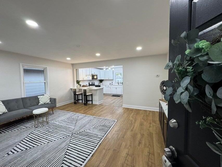 6637 Mccook Ave - Photo 4 of 18