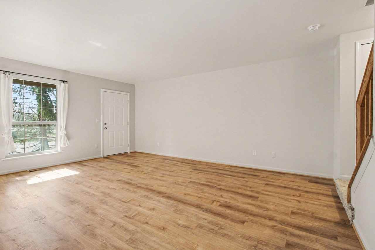 125 Commons Cir - Photo 3 of 16