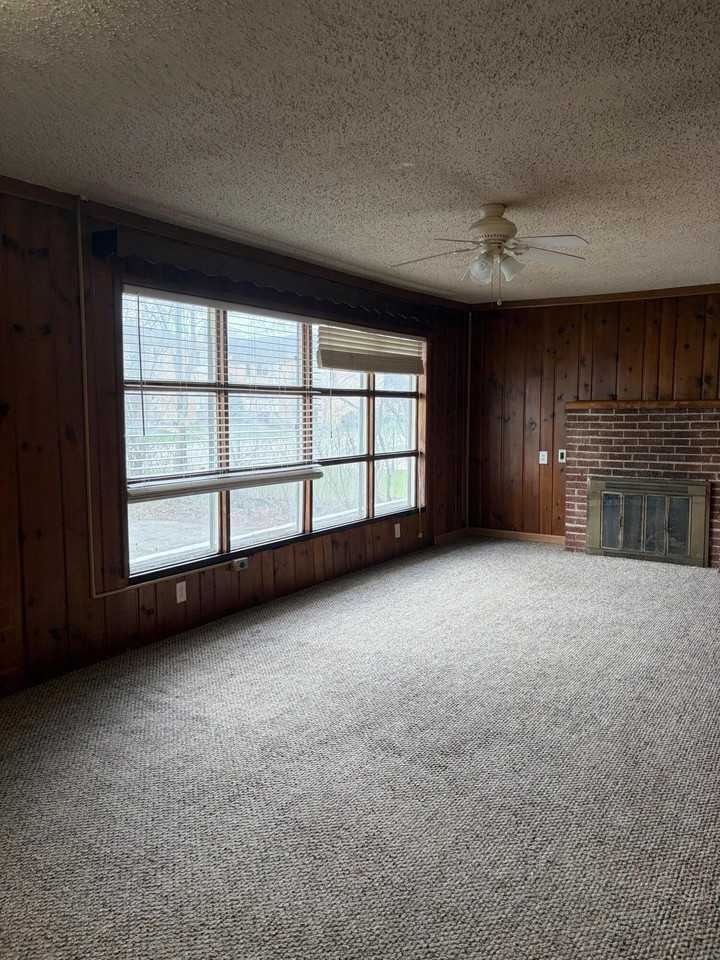 2866 Golfside Dr - Photo 2 of 15