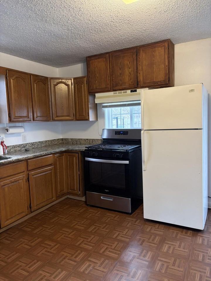 2866 Golfside Dr - Photo 3 of 15