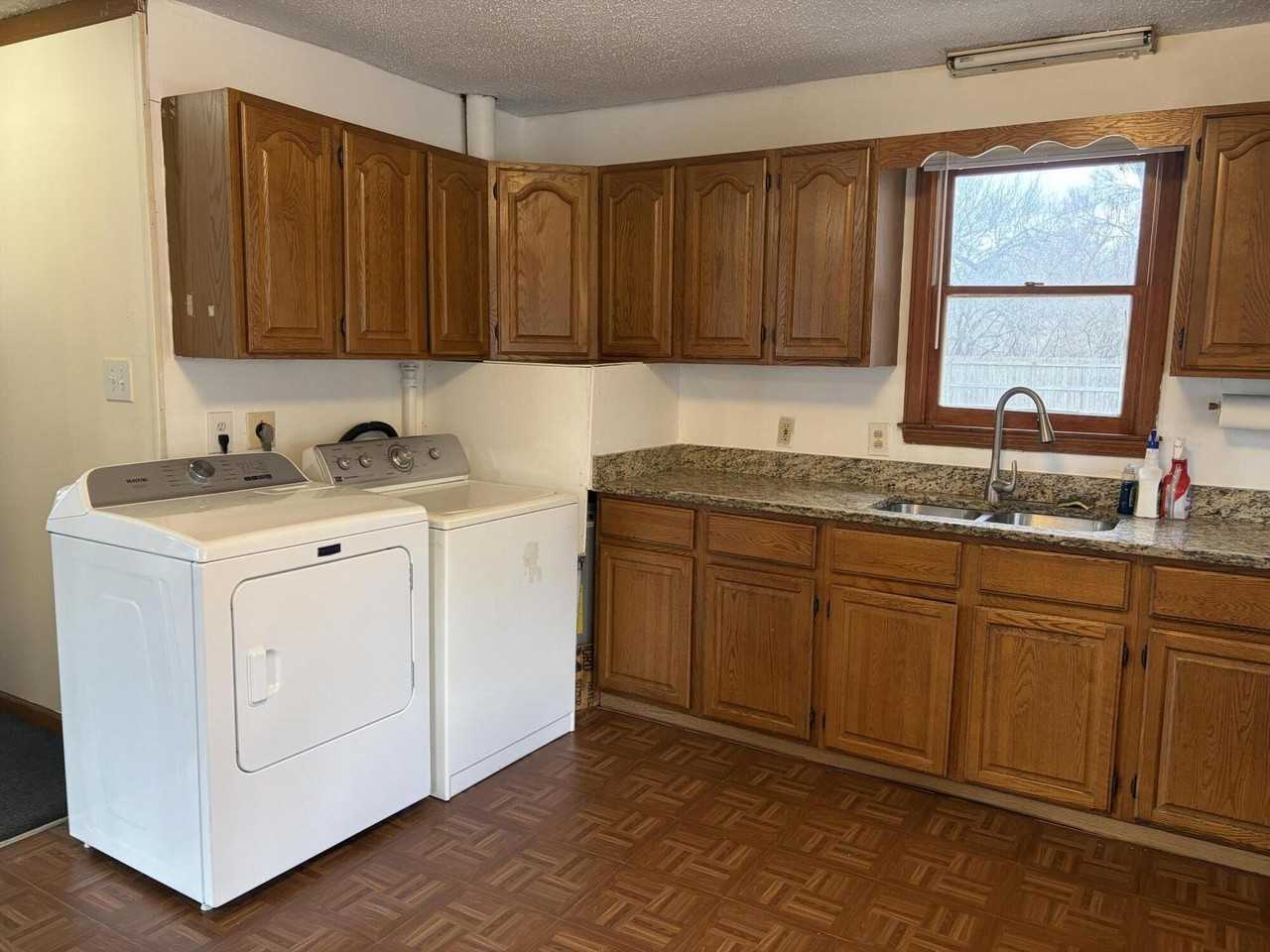2866 Golfside Dr - Photo 4 of 15