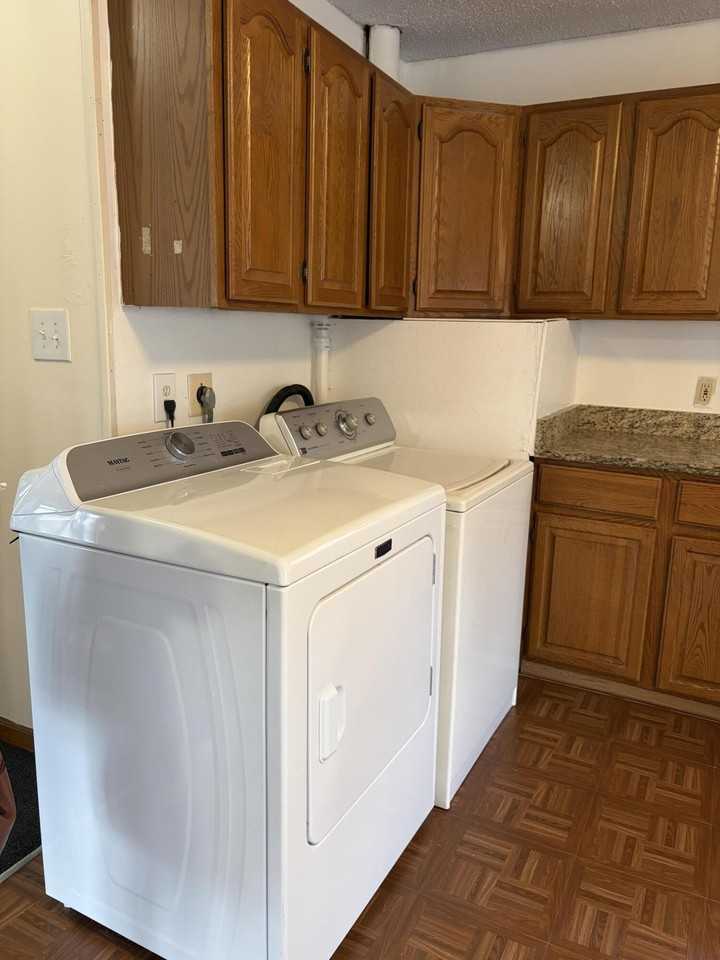 2866 Golfside Dr - Photo 5 of 15