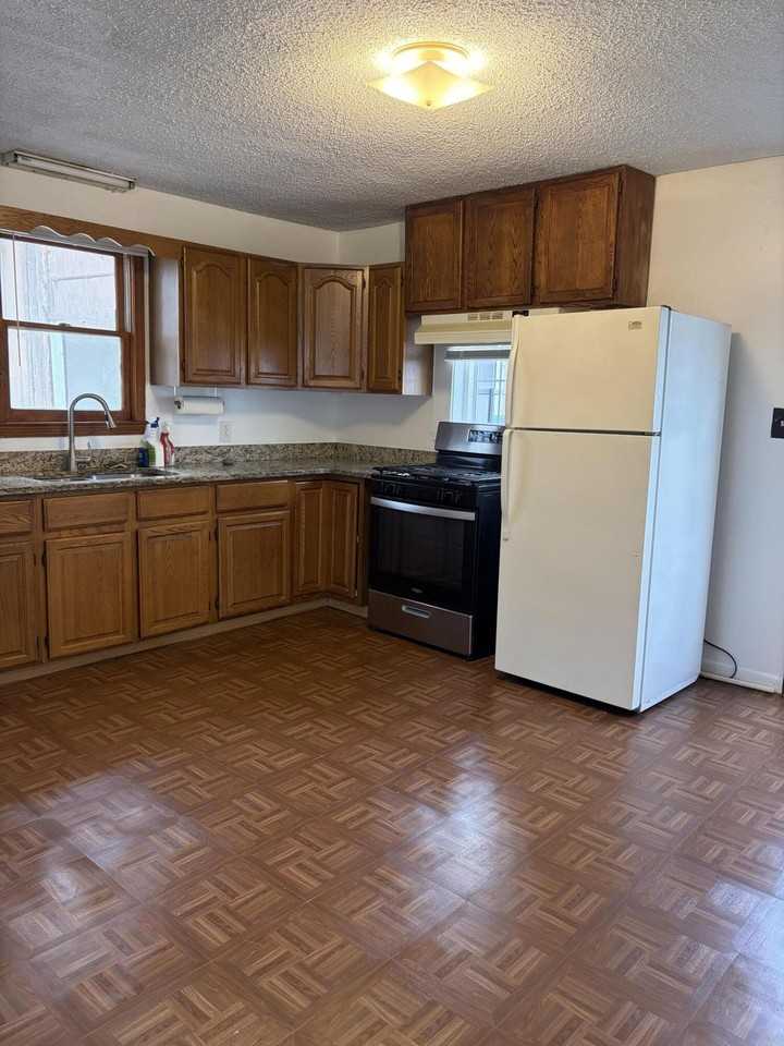 2866 Golfside Dr - Photo 6 of 15