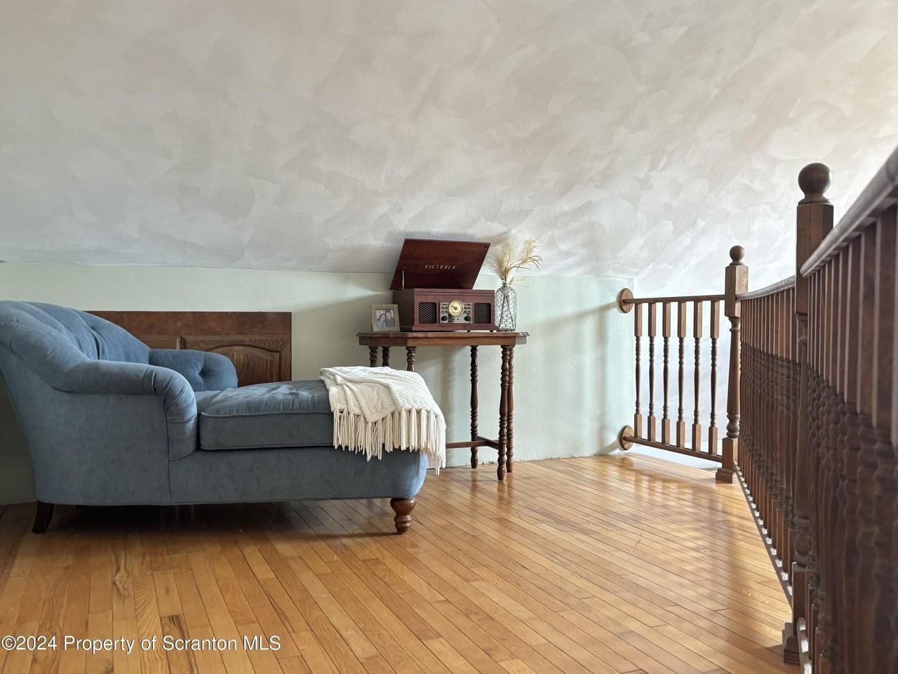 2053 Silver Creek Rd - Photo 7 of 10