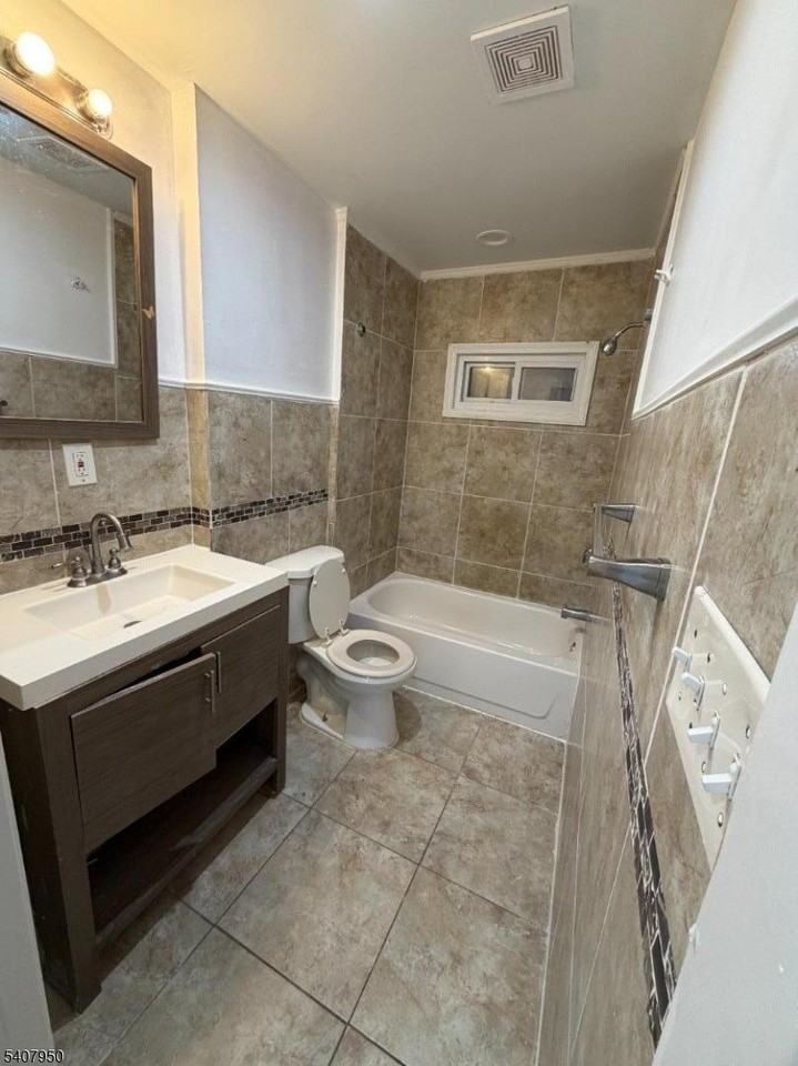 726 E 6th St #2 - Photo 3 of 12