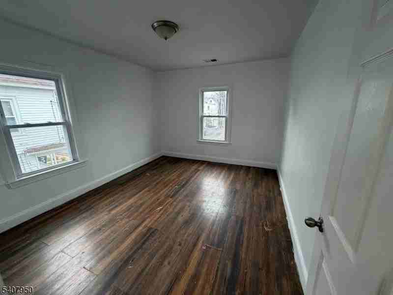 726 E 6th St #2 - Photo 4 of 12