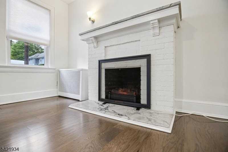 195 Harrison Ave - Photo 5 of 21