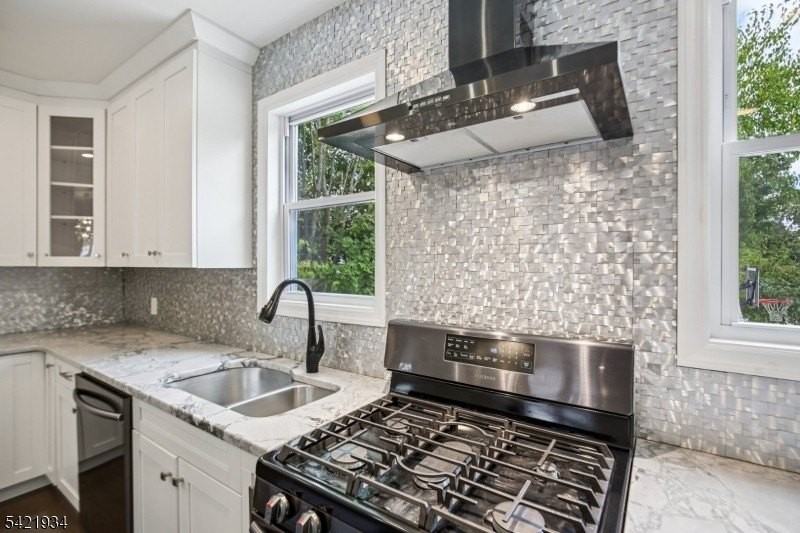 195 Harrison Ave - Photo 7 of 21