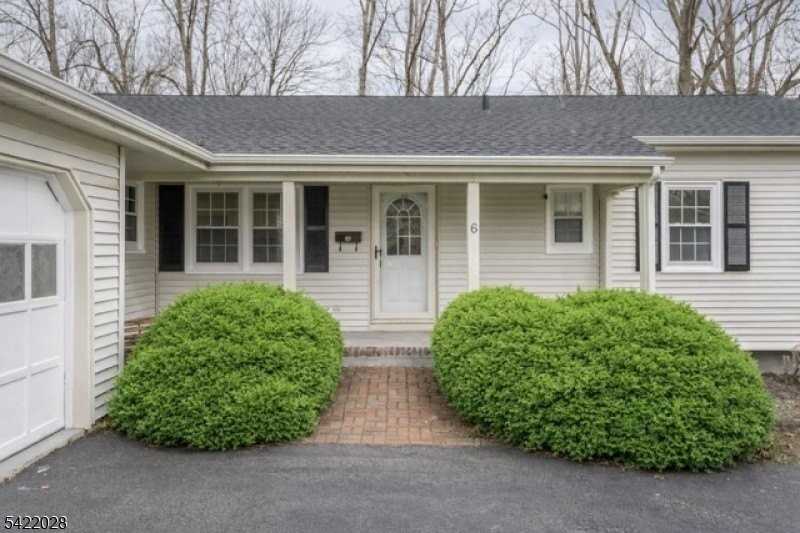 6 Windsor Way - Photo 2 of 36