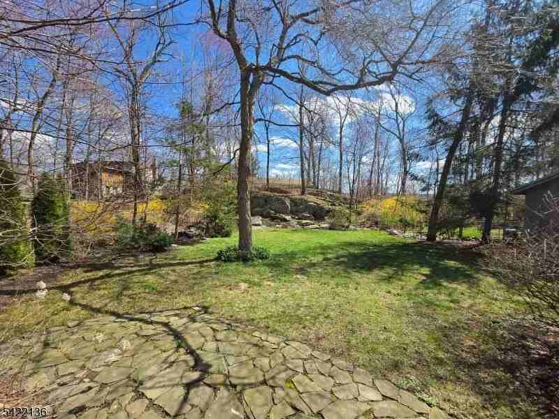 36 Julie Ln - Photo 4 of 19