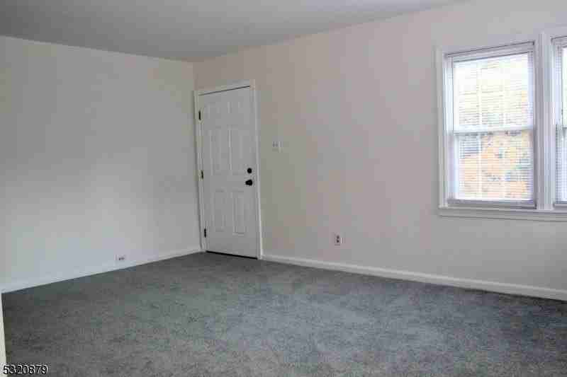 102 Paterson Ave - Photo 4 of 24