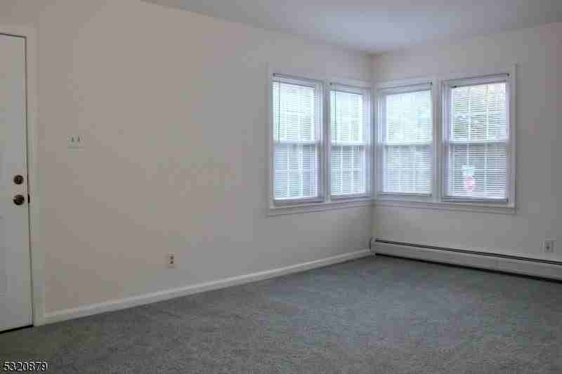 102 Paterson Ave - Photo 5 of 24