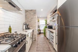 featured image of 376 Claremont Ave #9