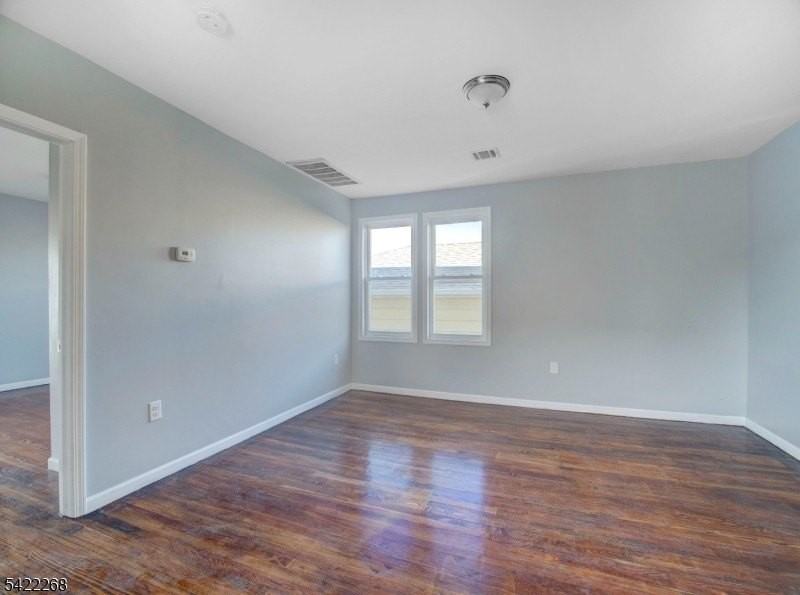 156 Crystal St - Photo 3 of 11