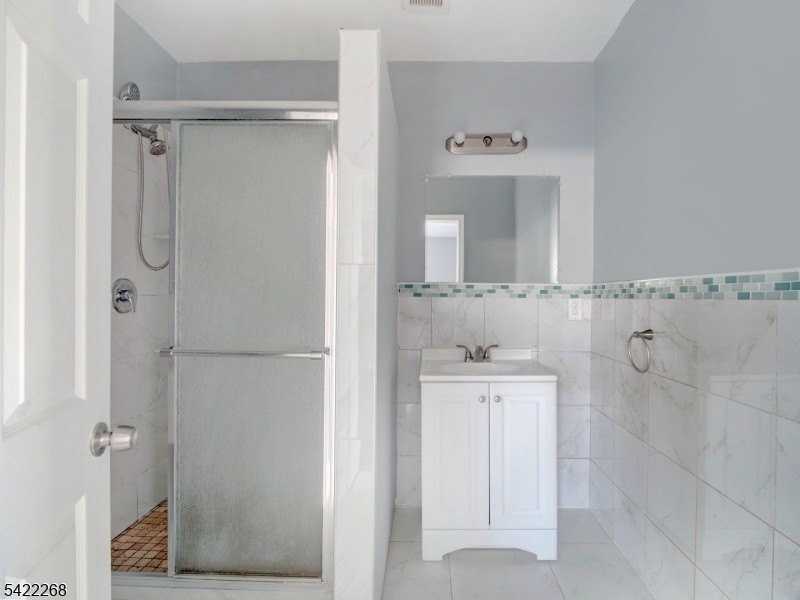 156 Crystal St - Photo 5 of 11