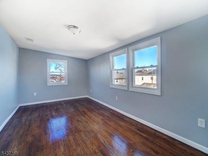 156 Crystal St - Photo 7 of 11