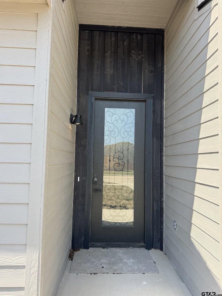 15516 Greenhouse Way - Photo 2 of 8