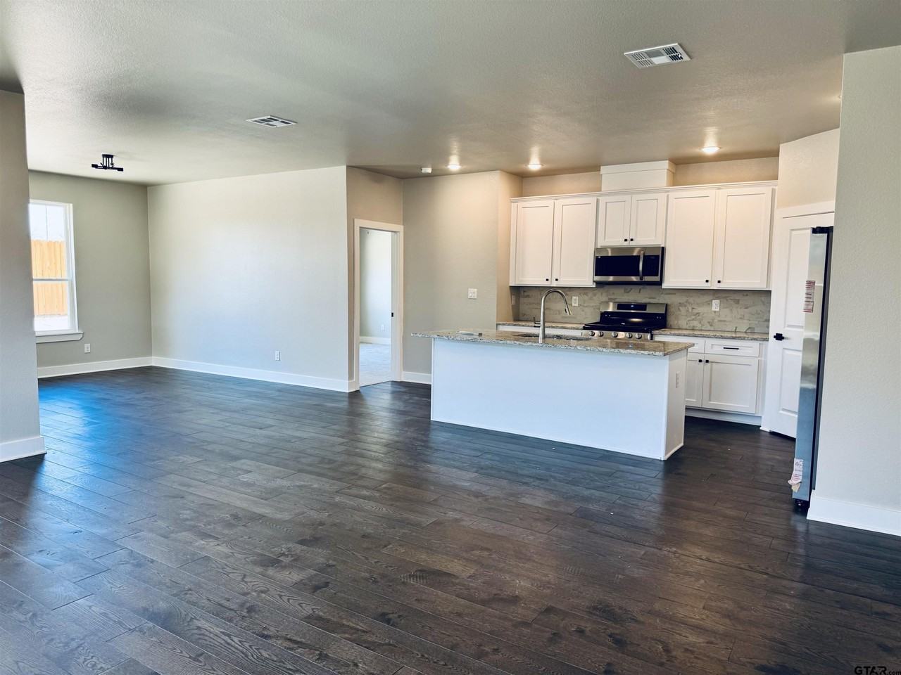 15516 Greenhouse Way - Photo 4 of 8