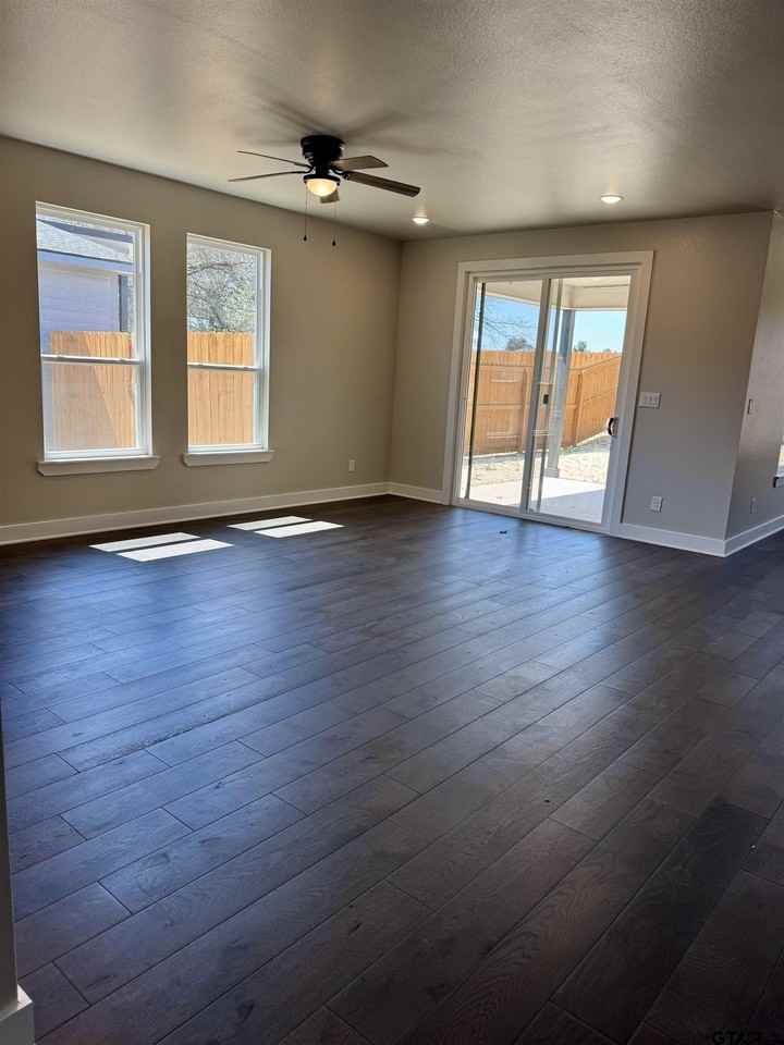 15516 Greenhouse Way - Photo 5 of 8