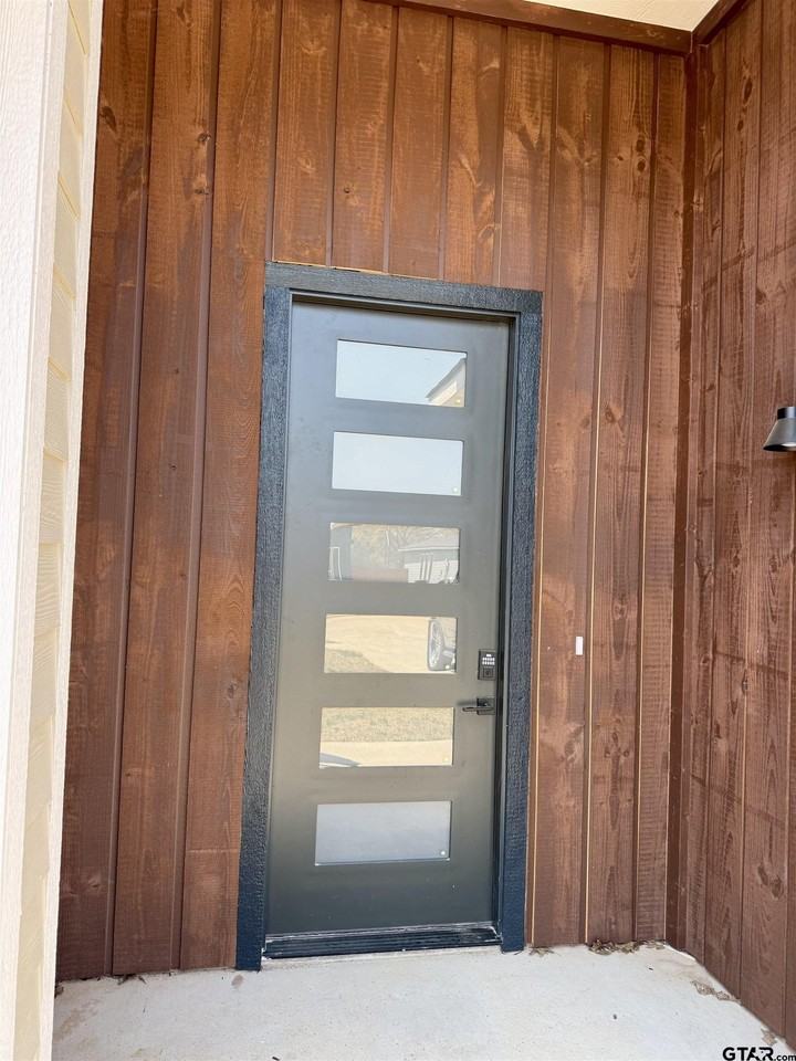 15512 Greenhouse Way - Photo 2 of 7