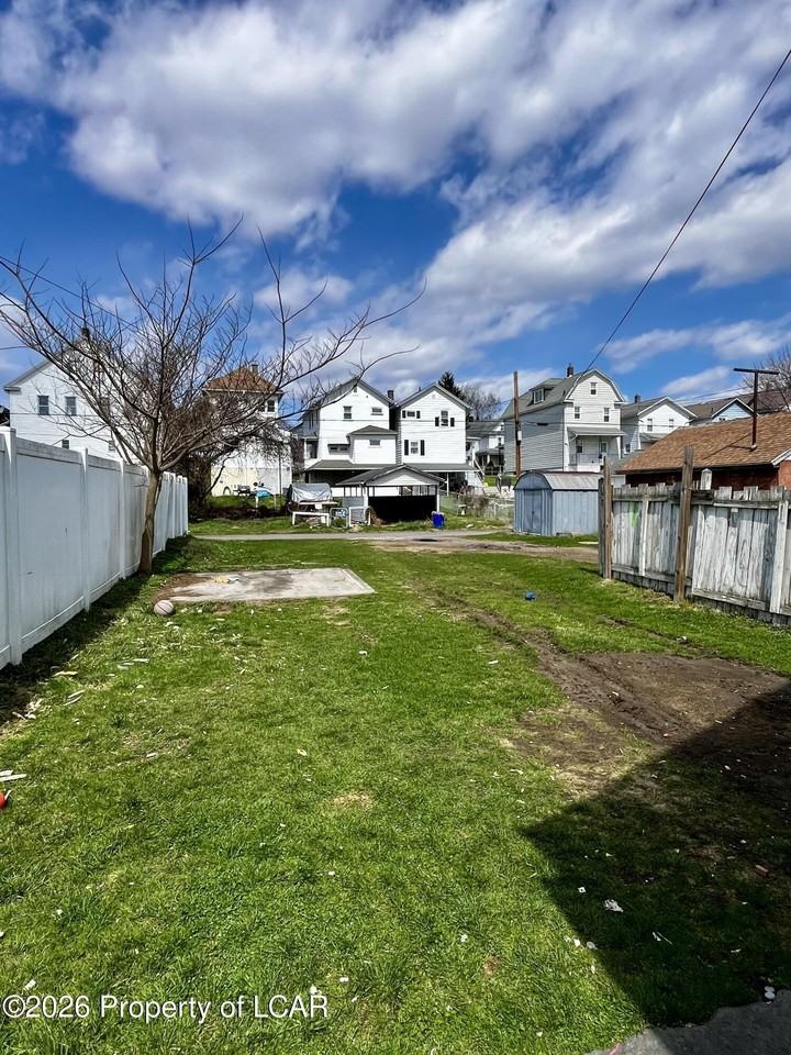 260 E Green St - Photo 2 of 11