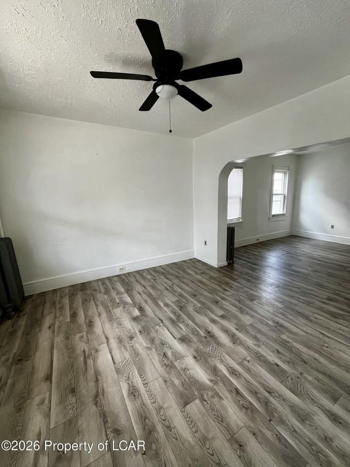 260 E Green St - Photo 3 of 11