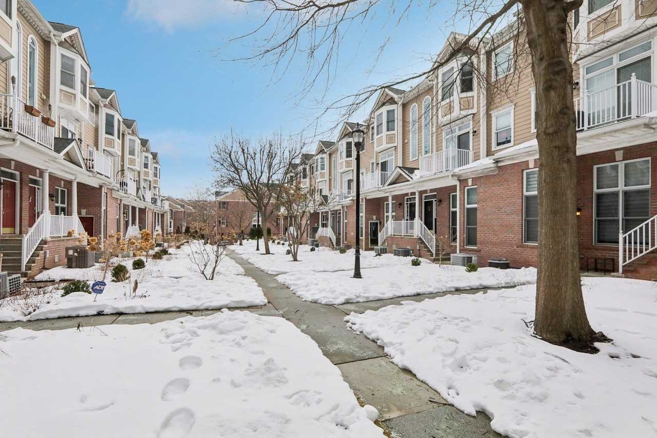 273 Roslyn Ct #273 - Photo 6 of 50