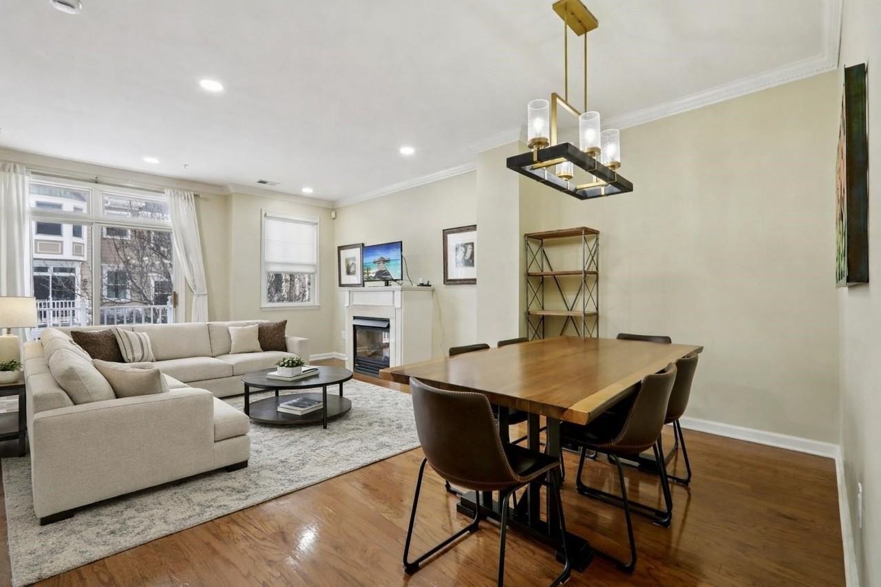 273 Roslyn Ct #273 - Photo 7 of 50