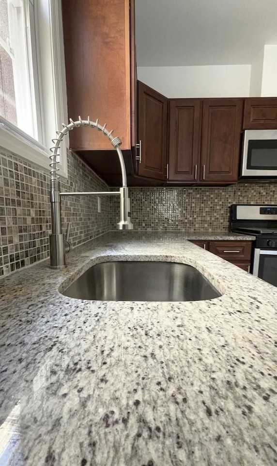 132 Bayview Ave #2 - Photo 5 of 10