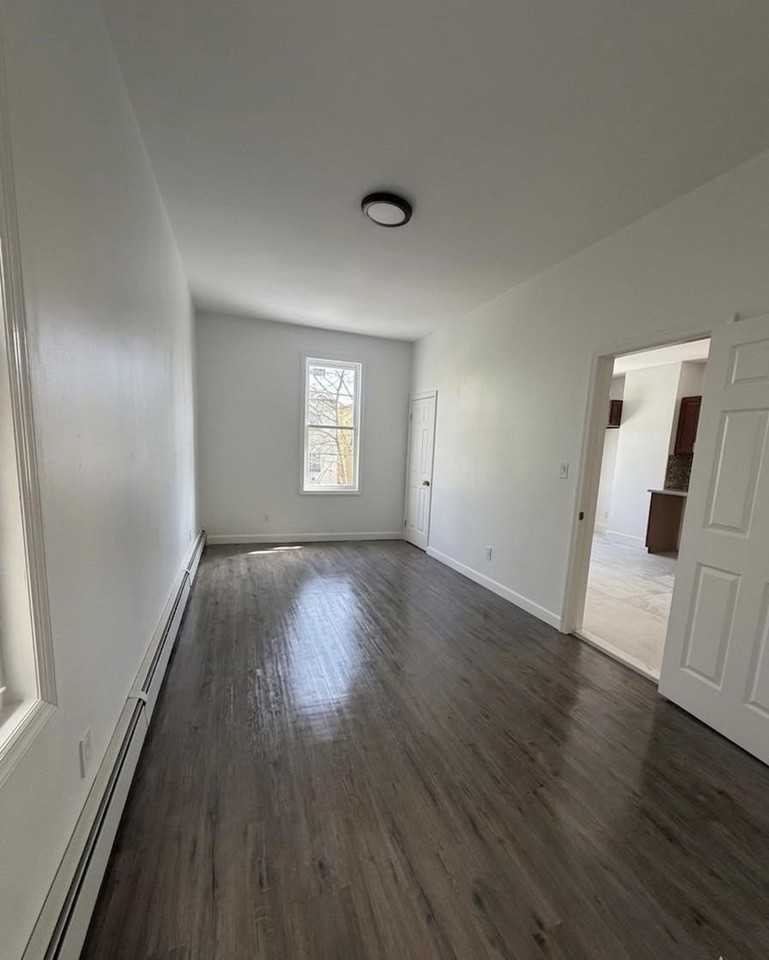 132 Bayview Ave #2 - Photo 7 of 10