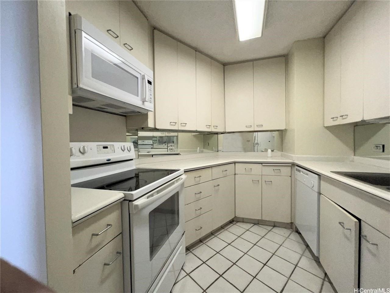 1860 Ala Moana Blvd #902B - Photo 3 of 15