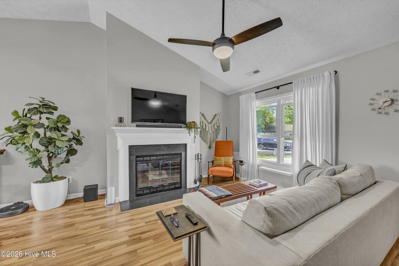 2201 Foliage Ct - Photo 5 of 24