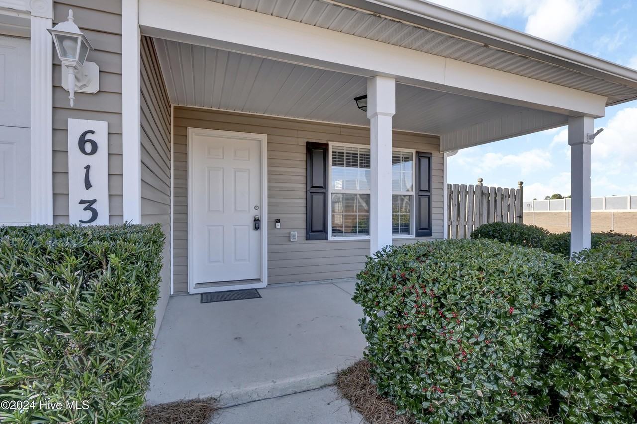 613 Whittle Ct - Photo 2 of 31