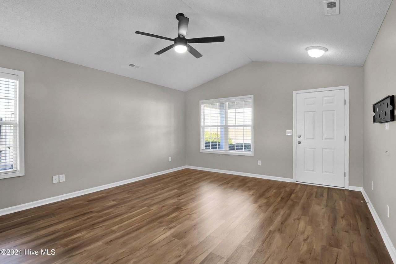 613 Whittle Ct - Photo 5 of 31