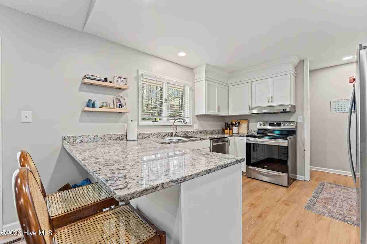 315 Elk Rd - Photo 2 of 40