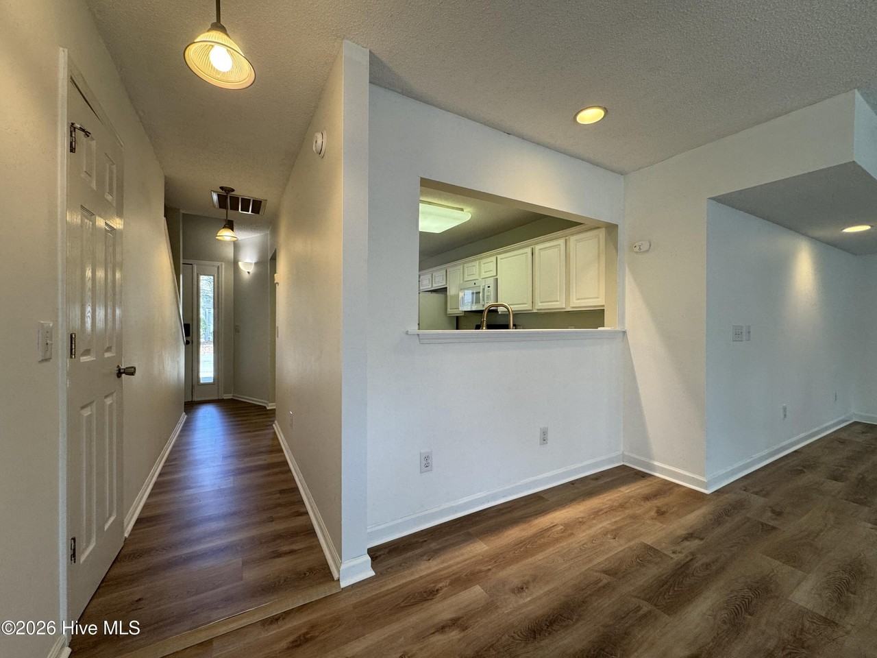 935 Birch Creek Dr - Photo 2 of 11