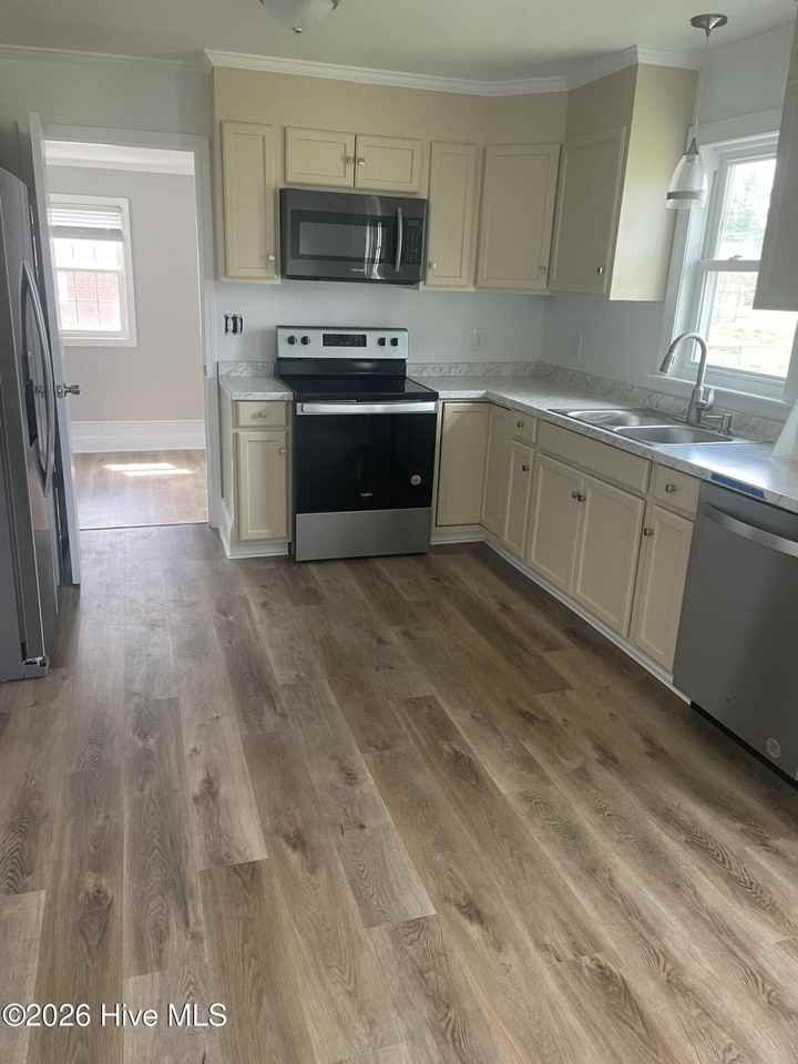 4154 New Circle Dr - Photo 3 of 9