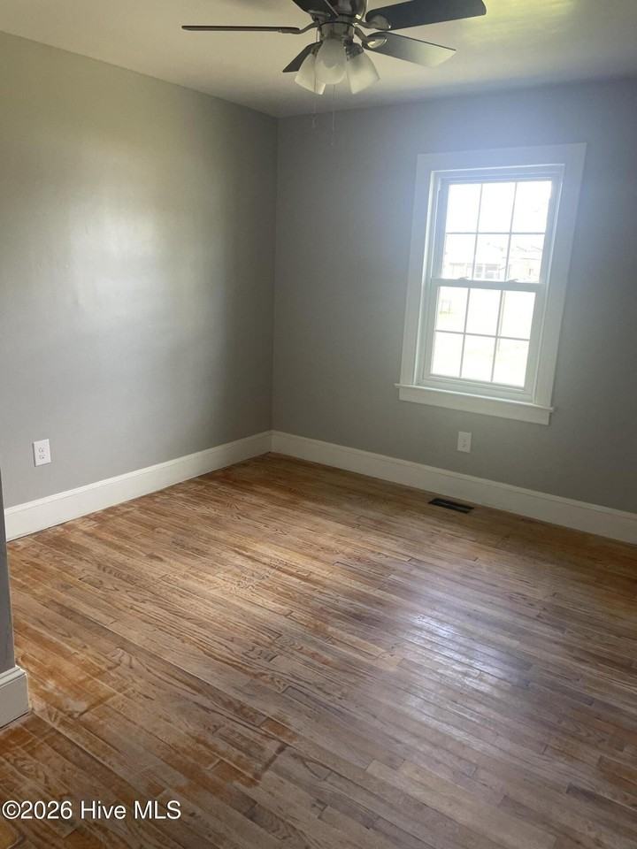 4154 New Circle Dr - Photo 4 of 9