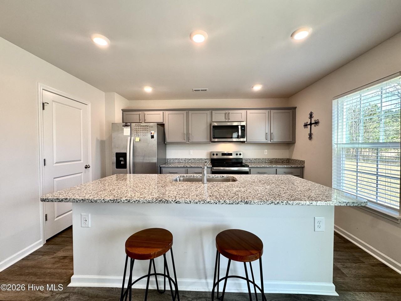 4017 Calabash Ct - Photo 5 of 37