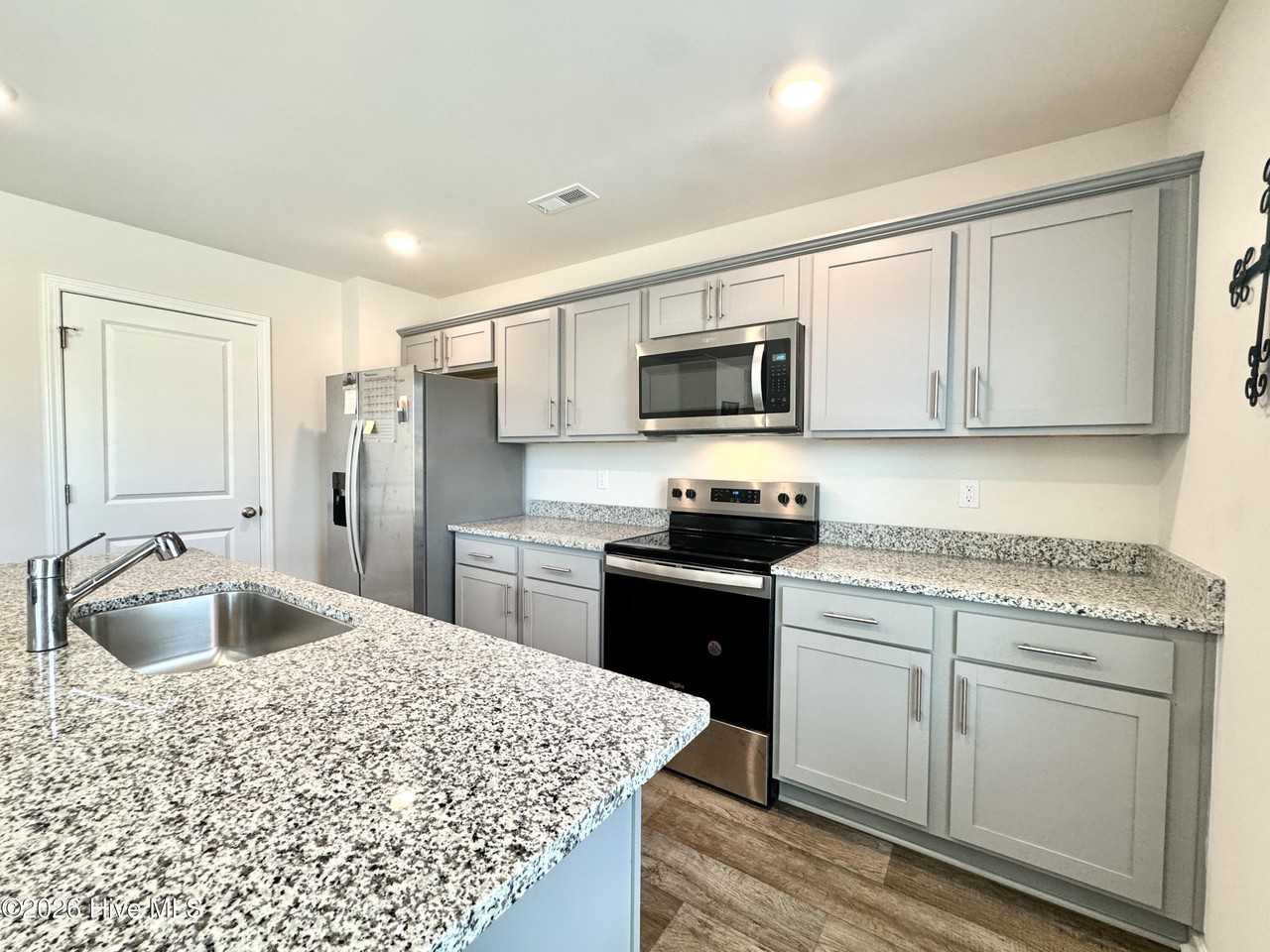 4017 Calabash Ct - Photo 7 of 37