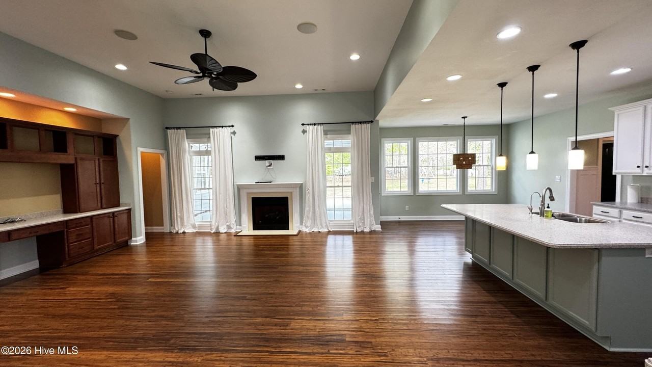 201 Oak Hammock Ct - Photo 6 of 44