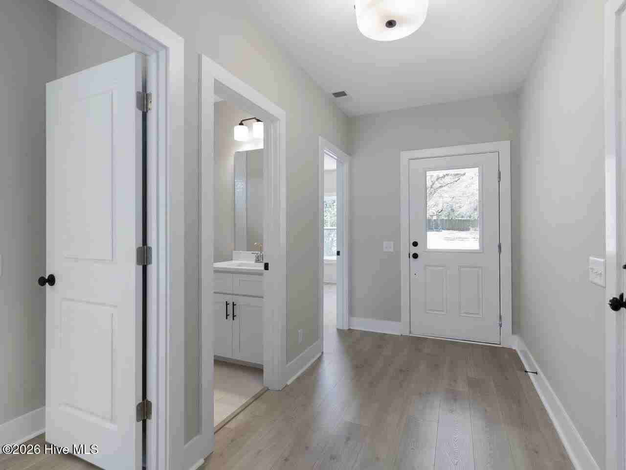 1314 Carlyle Ln - Photo 7 of 38