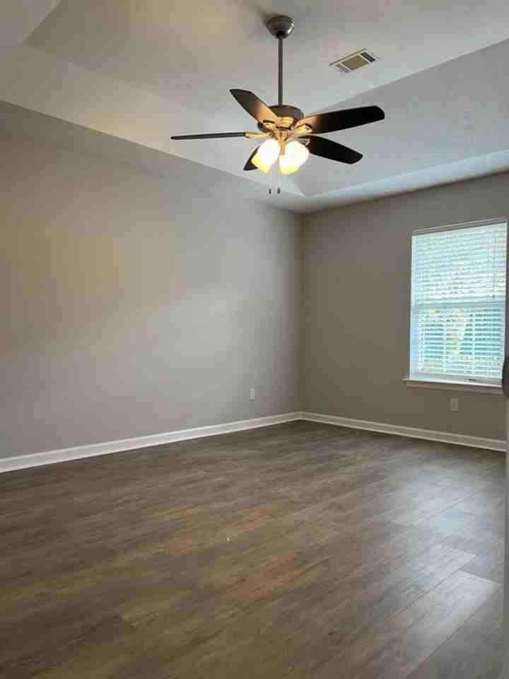 324 Greendale Pl - Photo 3 of 4