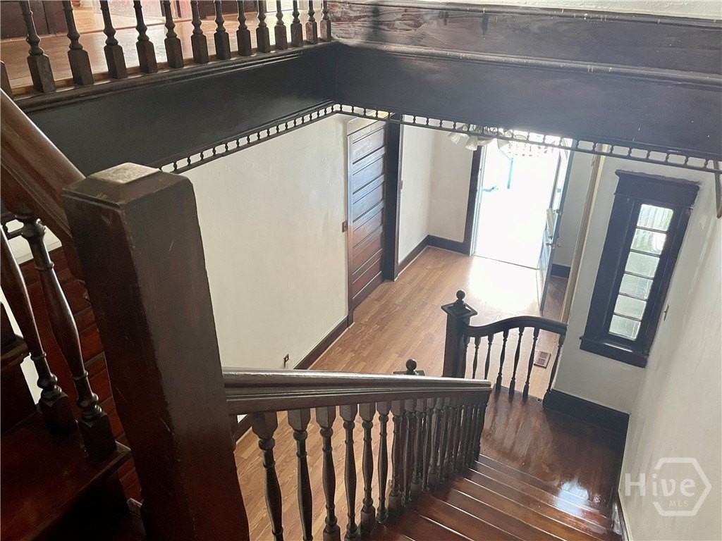 201 E 39th St Unit B - Photo 2 of 20